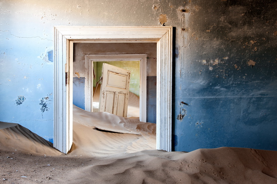 YVisita a Kolmanskop, la città fantasma nel deserto della Namibia